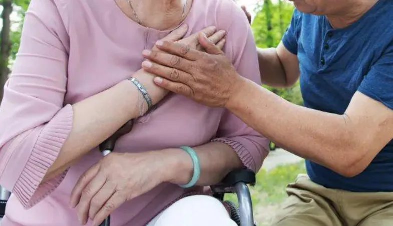 中國超2億老年人患慢性??！如何讓老人安心的居家養(yǎng)老？